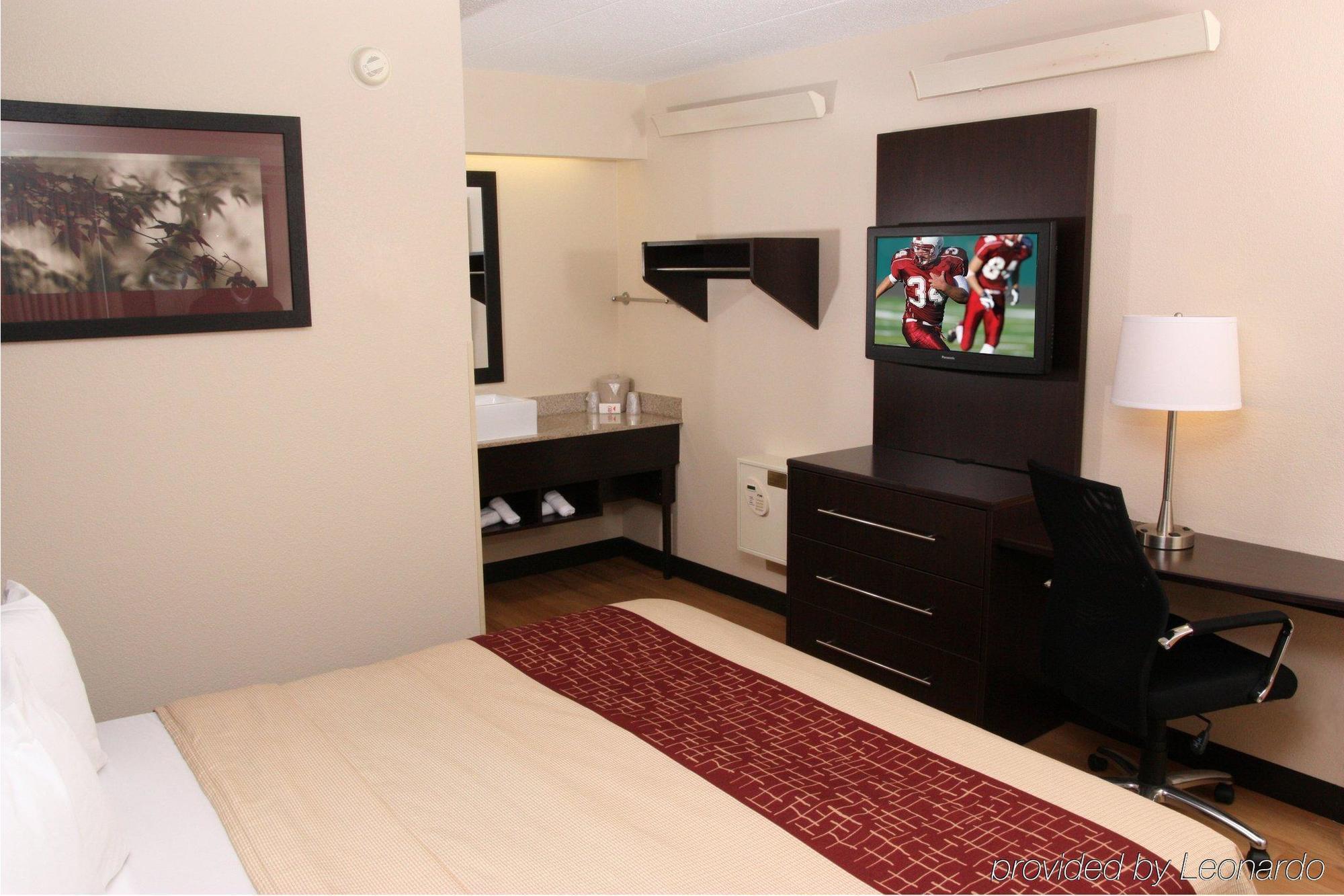 Red Roof Inn Plus+ St. Louis - Forest Park / Hampton Ave. Номер фото