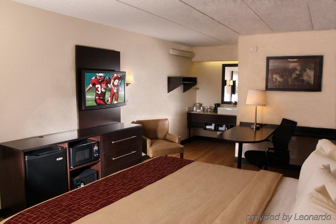 Red Roof Inn Plus+ St. Louis - Forest Park / Hampton Ave. Номер фото