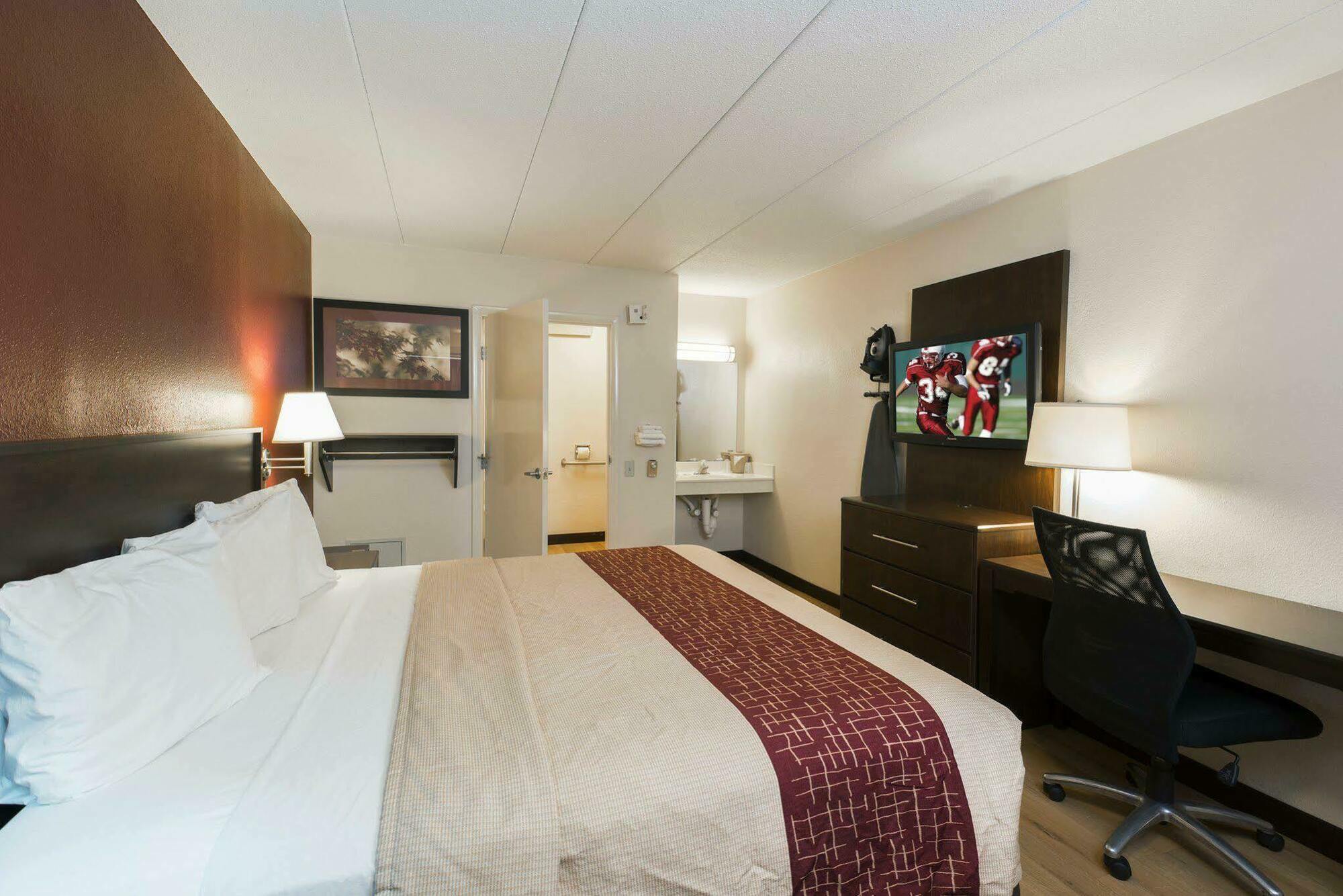 Red Roof Inn Plus+ St. Louis - Forest Park / Hampton Ave. Экстерьер фото